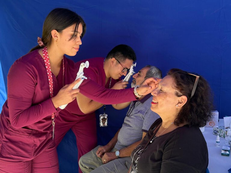 Operativo gratuito de glaucoma en Centro Comunitario PUCV